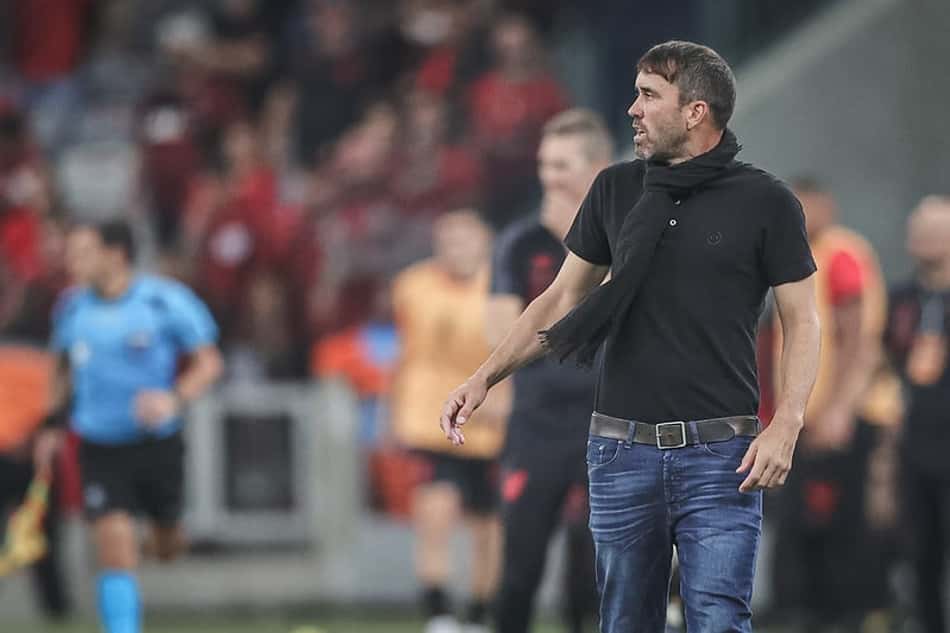 Atlético-MG perde Coudet, Mariano e Paulinho para o próximo jogo da Libertadores