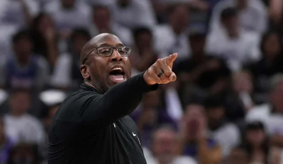 Mike Brown é eleito técnico do ano na NBA