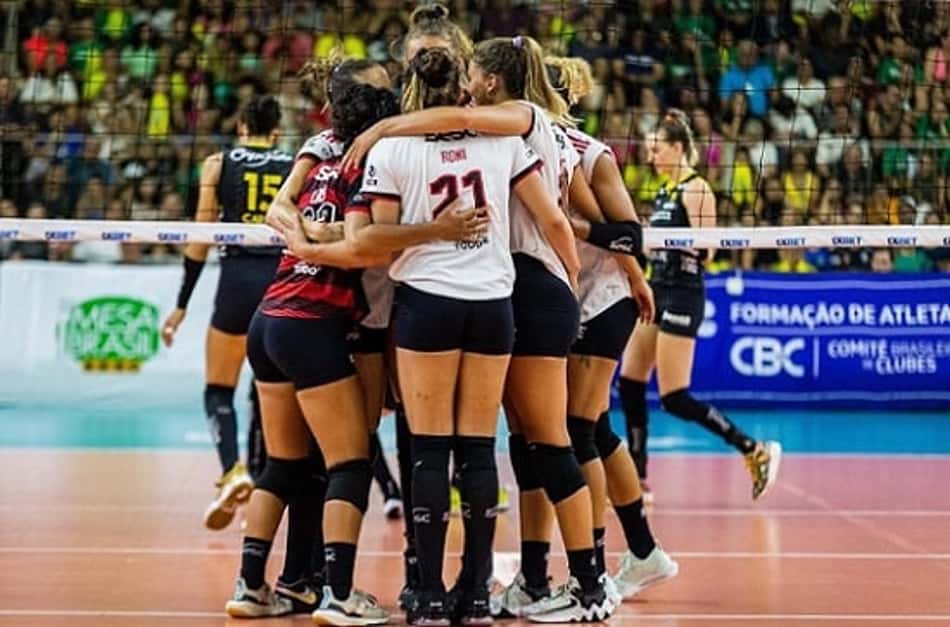 Sesc-Flamengo domina Praia Clube no primeiro jogo da semifinal da Superliga
