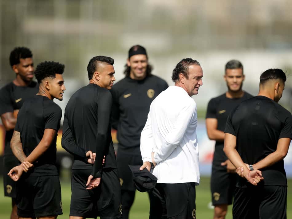 Corinthians se reapresenta, e Cuca comanda treino após derrota no Brasileirão