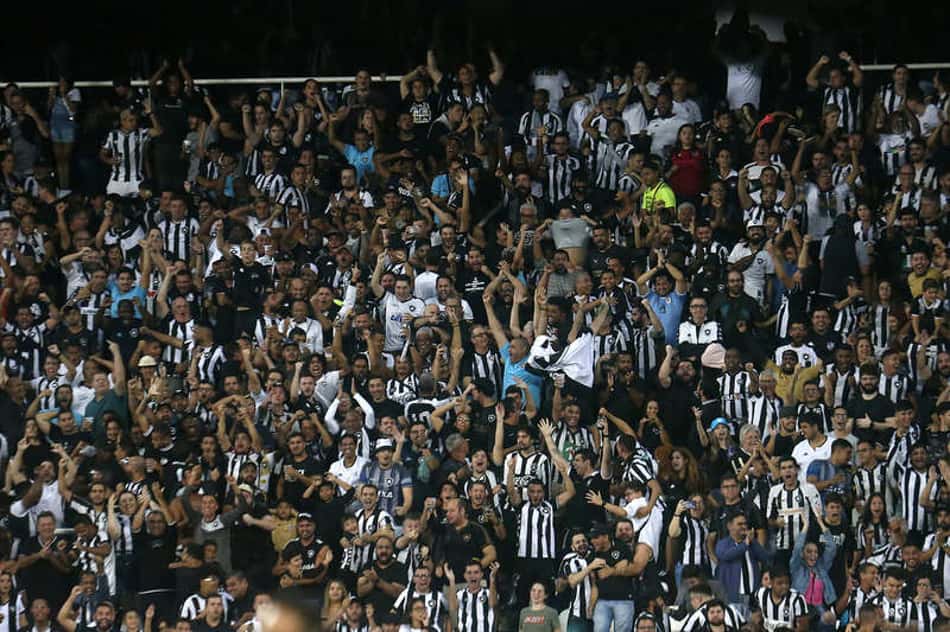 Reencontro com Loco Abreu e festa da torcida: veja os bastidores da goleada do Botafogo na Sul-Americana
