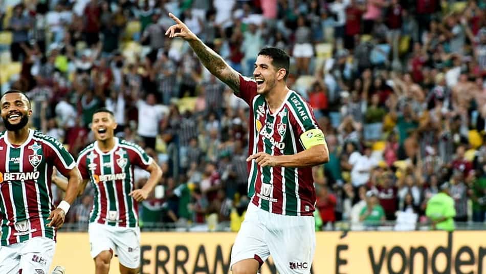 Nino elogia trabalho de Diniz após vitória do Fluminense: 'Estamos na ponta dos cascos'