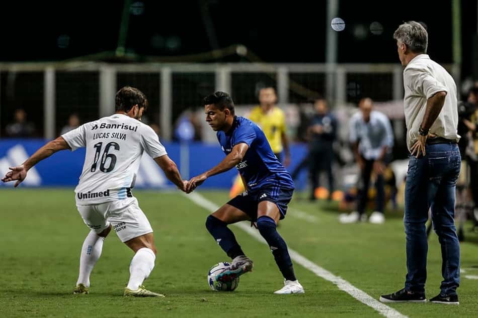 Com gol de Bruno Rodrigues, Cruzeiro bate o Grêmio e conquista a primeira vitória no Brasileirão