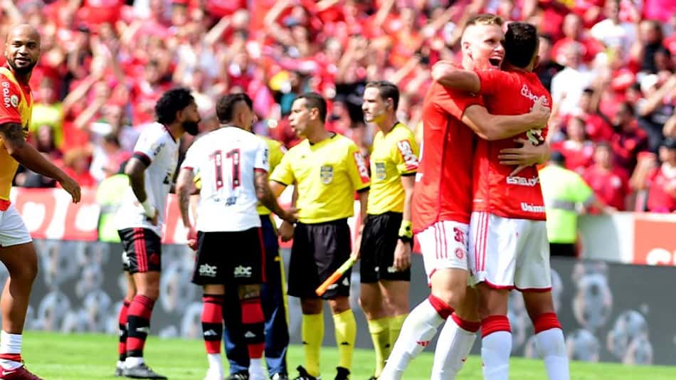 Fabrício Bruno vê Flamengo com 'cara de Sampaoli' e lamenta gol do Internacional: 'Foi simulação'