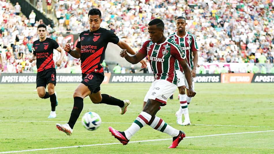 Após vitória do Fluminense, Arias critica arbitragem e pede 'fair play': 'Estive perto de me machucar'