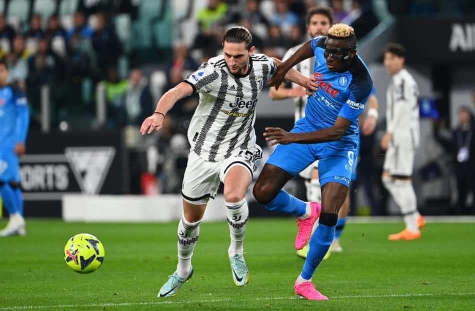 Vitória de campeão! Napoli bate Juventus com gol nos acréscimos e fica a cinco pontos do título italiano