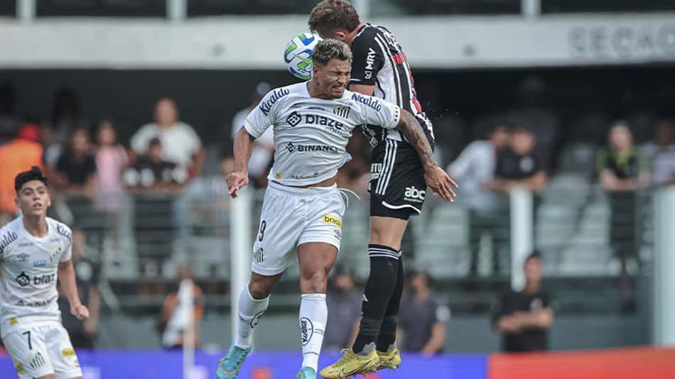 Santos não aproveita Vila Belmiro, Atlético-MG desperdiça chances, e o empate prevalece