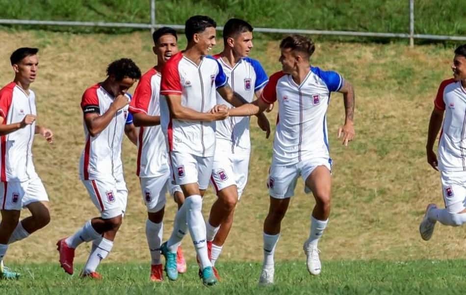 Rayann vibra com invencibilidade do Paraná no Estadual sub-20: 'Elenco forte'