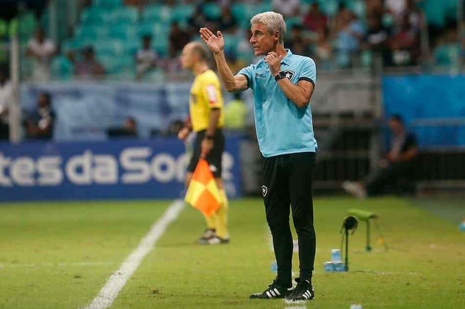 Luís Castro elogia jogadores do Botafogo após vitória no Brasileirão: 'Um grupo muito digno'