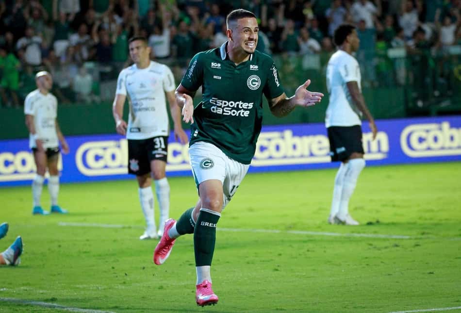 Matheus Peixoto marca seu primeiro gol pelo Goiás, contra o Corinthians, e comemora: 'Grande felicidade'
