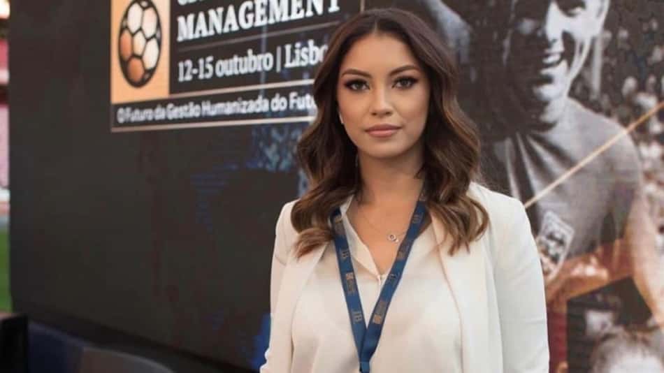 Executiva brasileira que atua na Inglaterra participa de congresso de futebol no Pacaembu