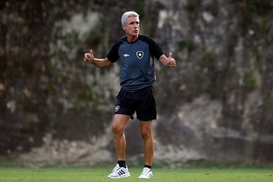 Em busca da afirmação, Botafogo encara o Flamengo no primeiro clássico carioca do Brasileirão