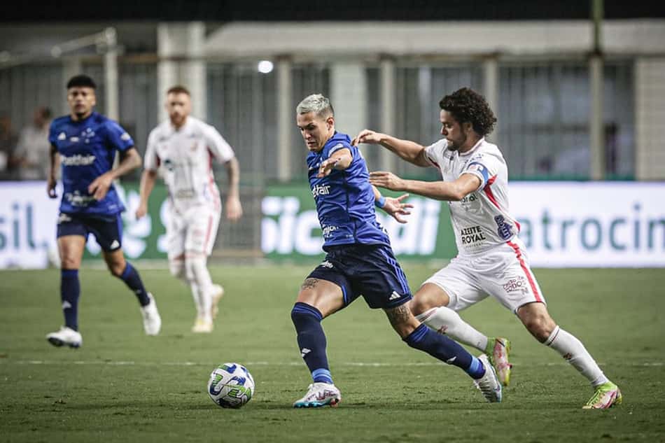 Após lance polêmico, CBF divulga análise do VAR na partida entre Cruzeiro x Náutico