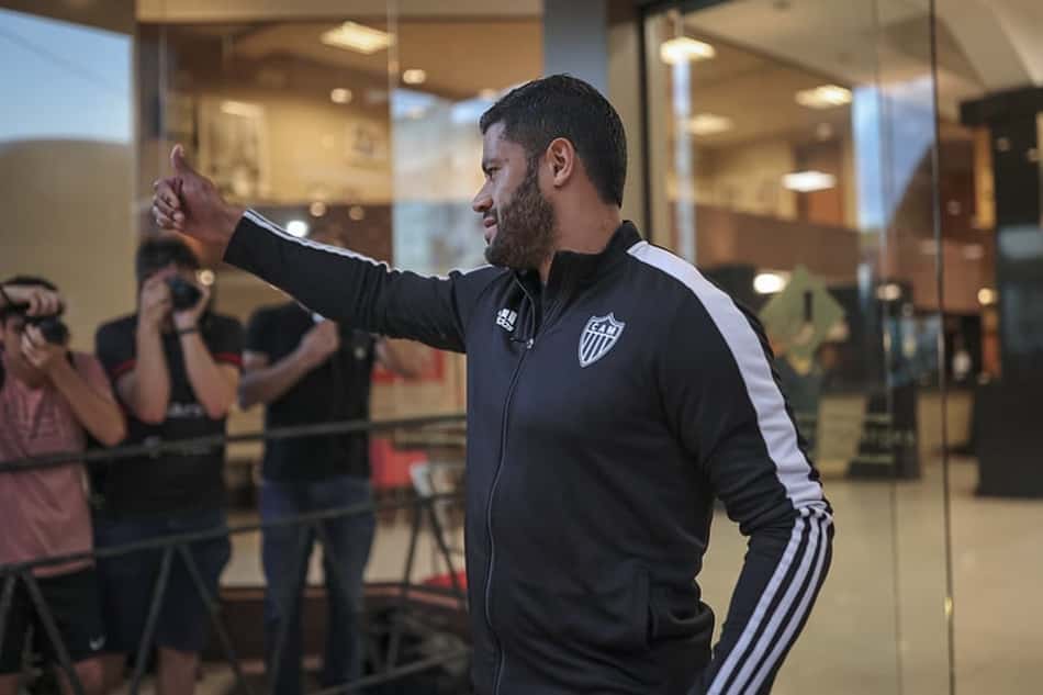 Hulk mostra inchaço no tornozelo, mas não preocupa para o próximo jogo do Atlético-MG