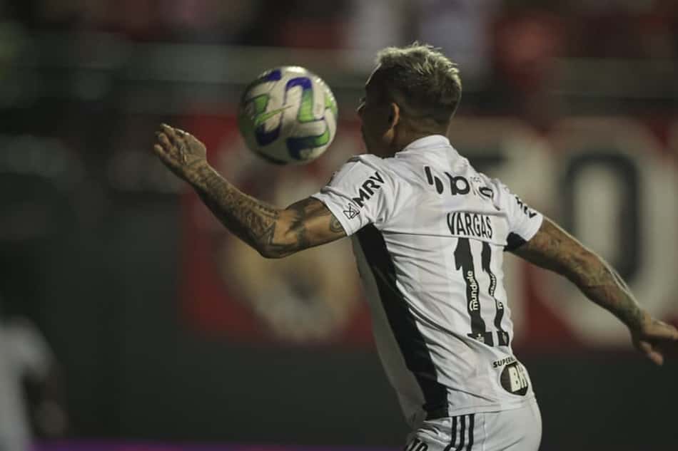 Organizada do Atlético-MG pede a saída de Eduardo Vargas: 'A paciência acabou'