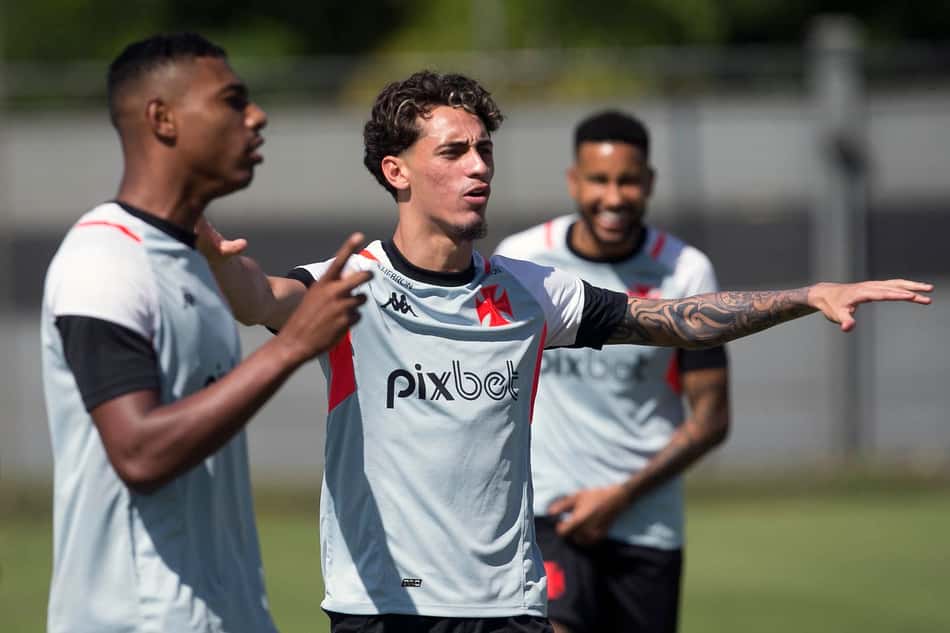 Com a renovação de Marlon Gomes, Vasco reajusta contratos de todos os crias do elenco