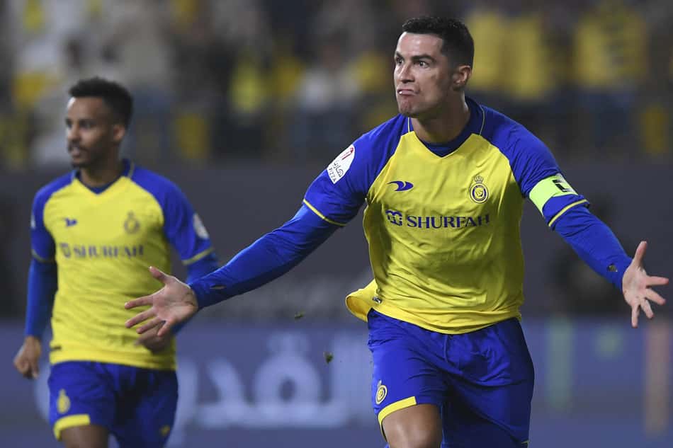 Brasileiro do Al-Nassr tatua autógrafo de Cristiano Ronaldo