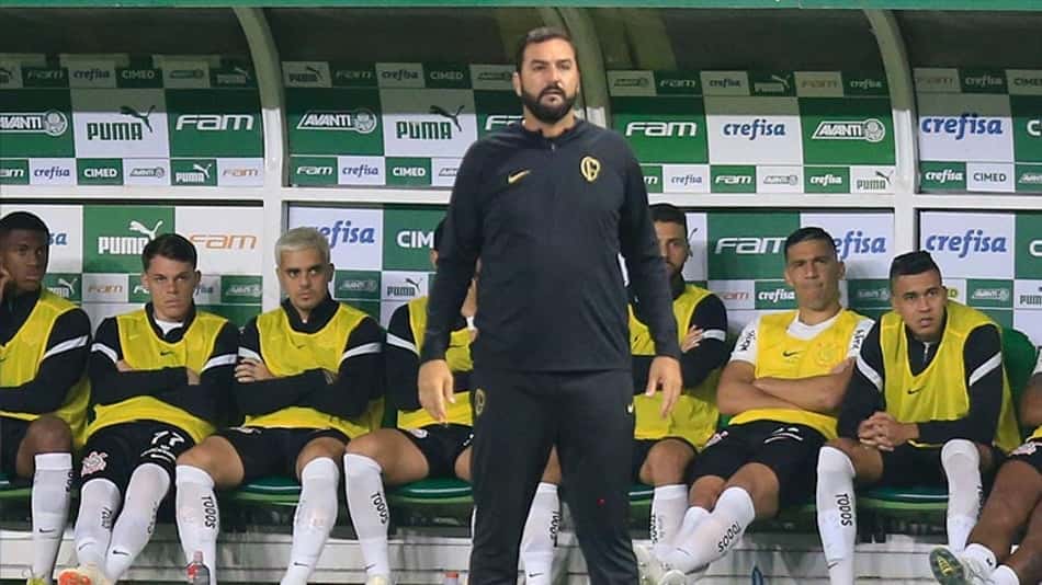 Danilo descarta assumir o Corinthians de forma definitiva: 'Sou técnico do sub-20'