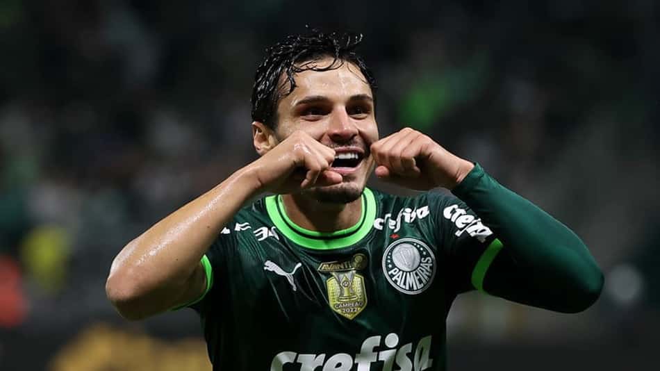 'Rei dos clássicos', Veiga alcança artilharia do Palmeiras em Dérbis no século
