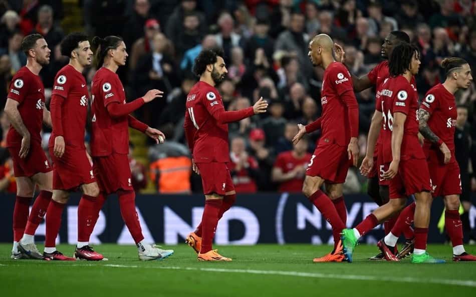 Com gol de pênalti de Salah, Liverpool vence Fulham em partida atrasada da Premier League