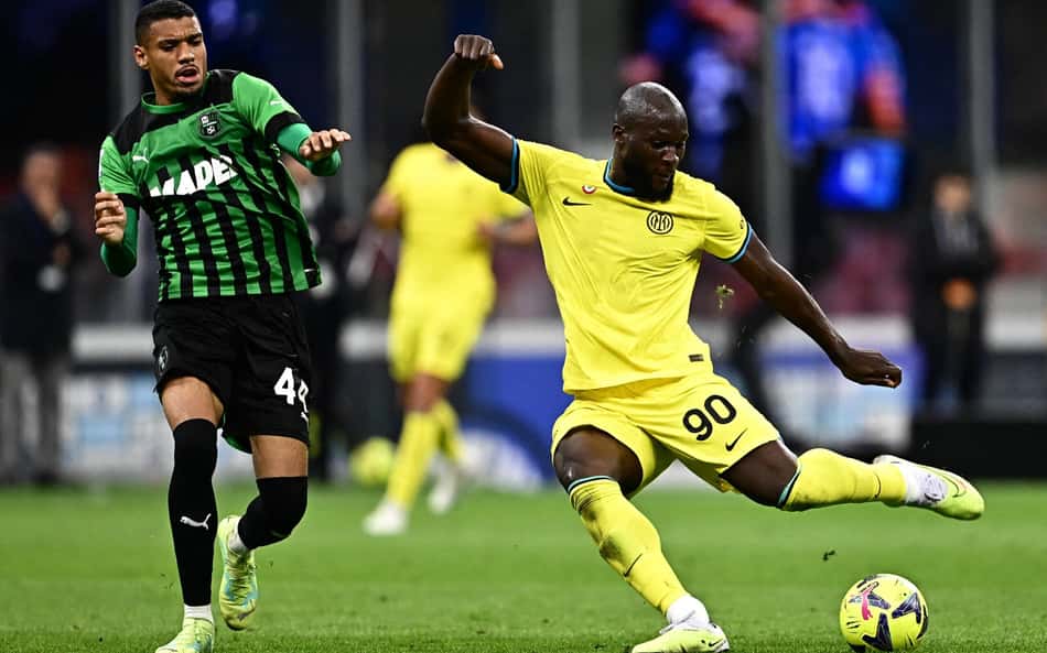Em jogo de seis gols, Inter vence Sassuolo em casa e sobe na tabela do Campeonato Italiano