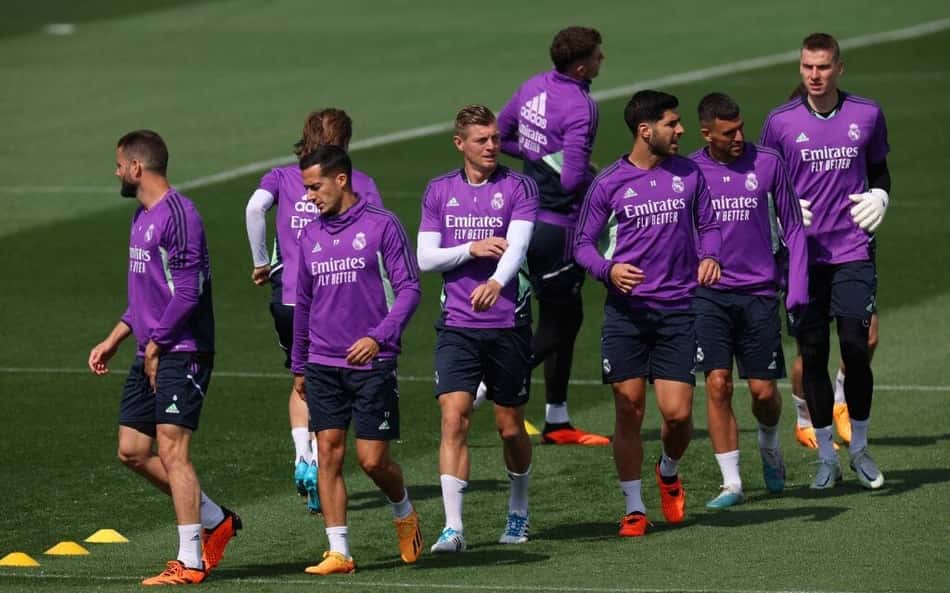 Kroos revela futuro de jogadores importantes e confirma renovação com Real Madrid: 'Ficaria feliz se ficassem'