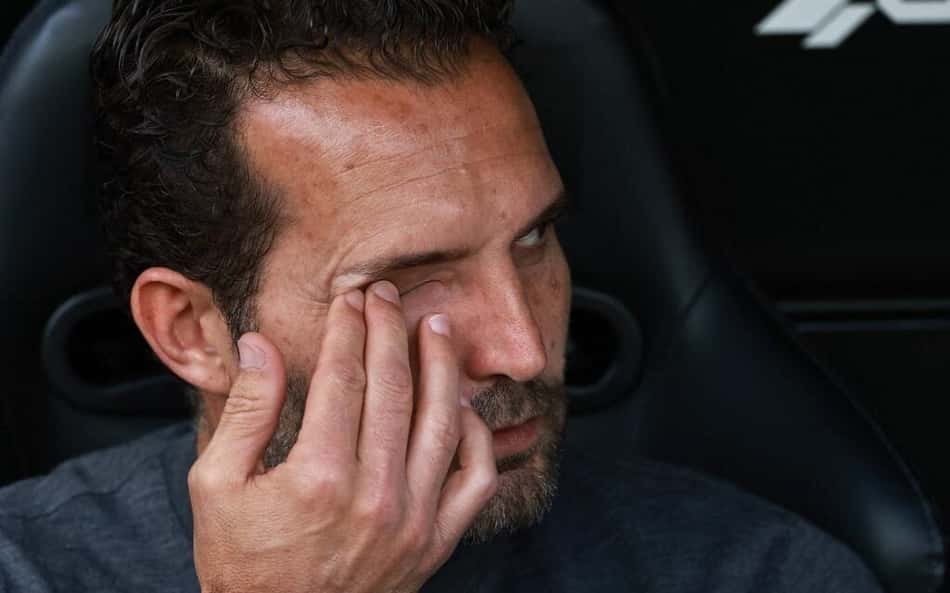 Técnico do Valencia defende o clube e torcida após casos de racismo contra Vini Jr: 'Nos acusaram do que não somos'
