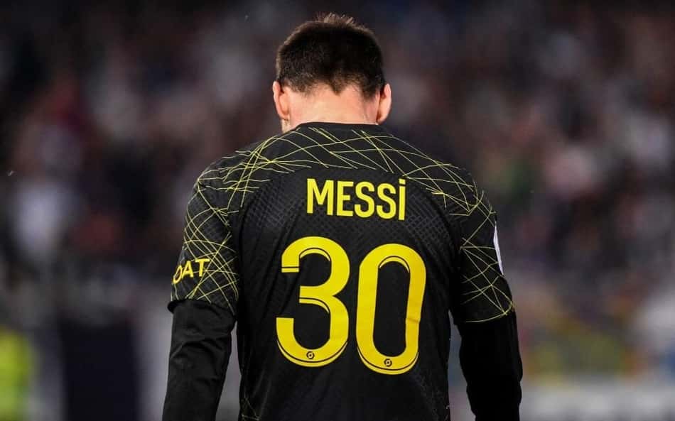 Treinador do Barcelona, Xavi fala sobre possível retorno de Messi na próxima temporada: 'Contribuiria muito, mas depende dele'