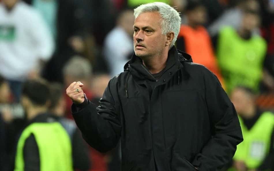 Mourinho elogia experiência do Sevilla na Liga Europa, mas confia no título da Roma: 'Não somos anjinhos'