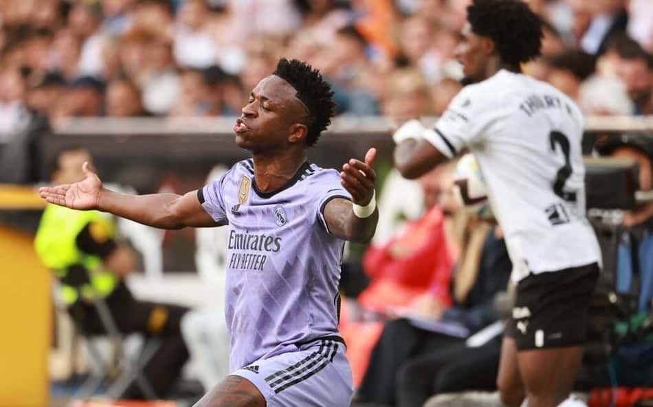 Irmão de Vini Jr faz homenagem ao jogador após insultos racistas; veja