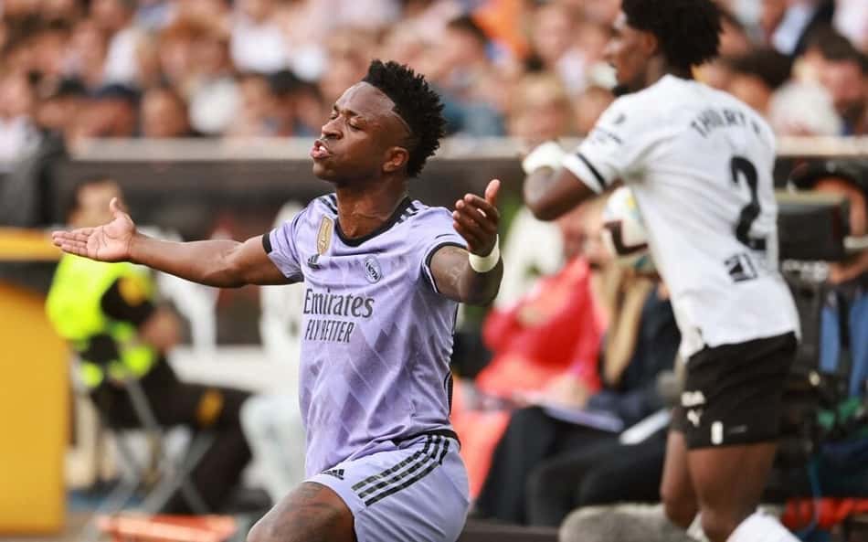 Vini Jr rebate críticas do presidente de LaLiga: 'Quero ações e punições, hashtag não me comove'