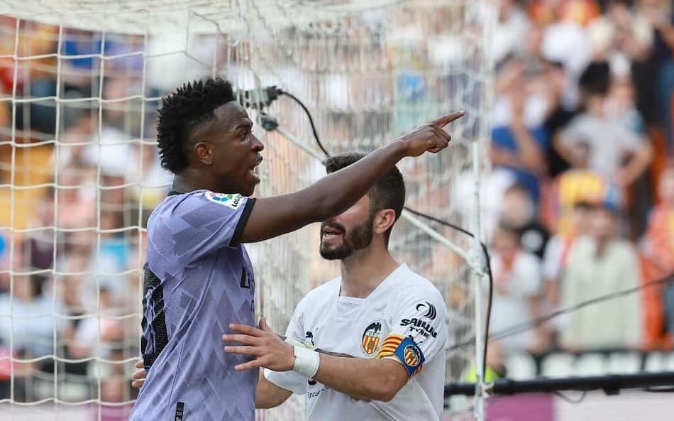 CBF se pronuncia sobre caso de racismo sofrido por Vinícius Júnior na La Liga: 'A cor da pele não pode mais incomodar'