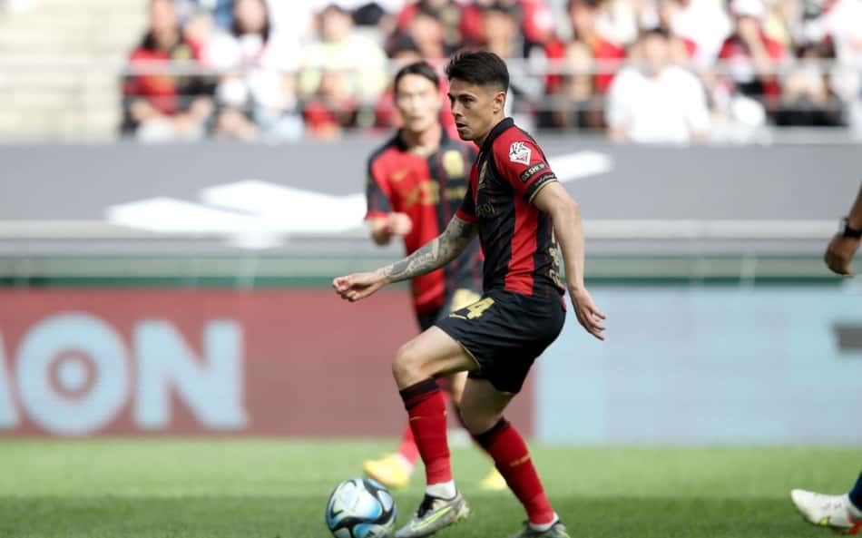 Com direito a 'Lei do Ex', Willyan Barbosa celebra primeiro gol pelo Seoul, da Coreia