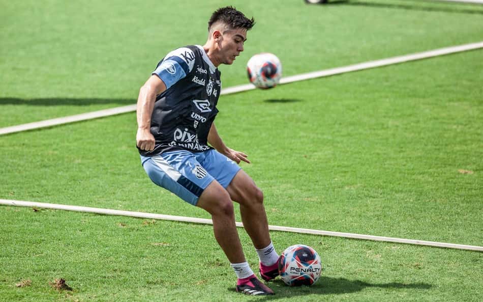 Santos comprará? Daniel Ruiz evolui nos treinos e agrada o técnico Odair Hellmann
