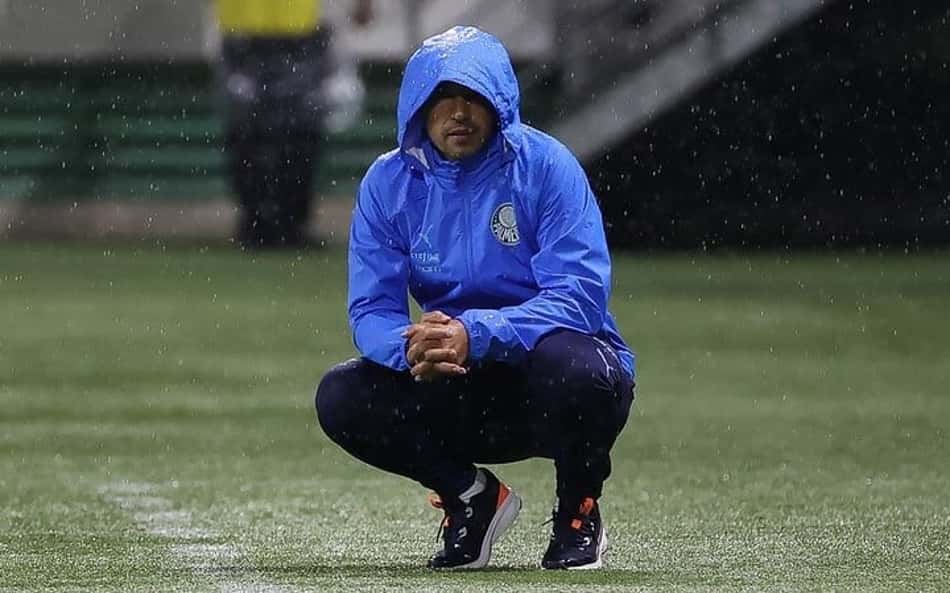 Abel Ferreira relembra de Telê Santana ao criticar gramado do Mineirão após empate do Palmeiras: 'Já falava em 1992…'