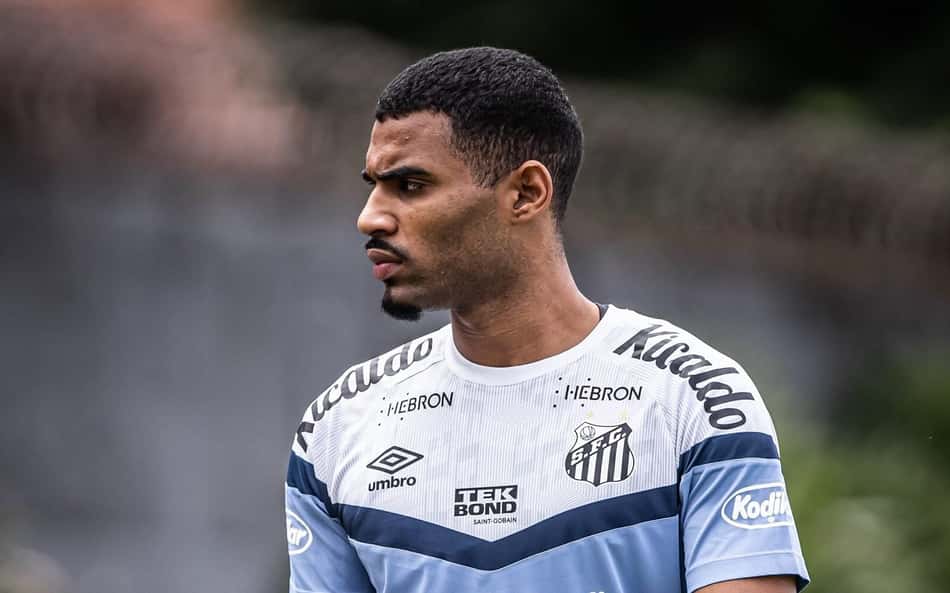 Joaquim, zagueiro do Santos, alerta sobre dificuldade contra Vasco em São Januário