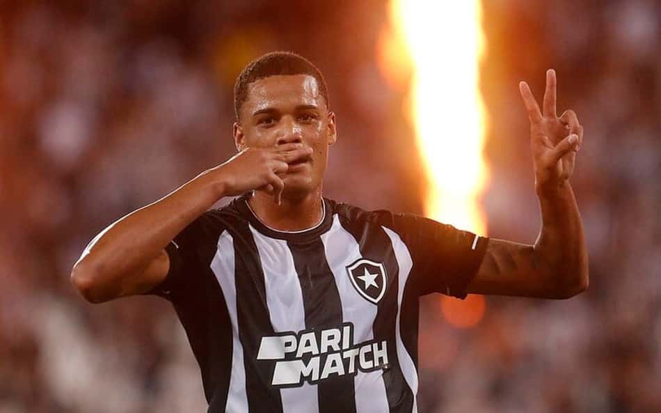 Com desfalques de Tiquinho Soares e Matheus Nascimento, Janderson ganha chance de mostrar serviço no Botafogo