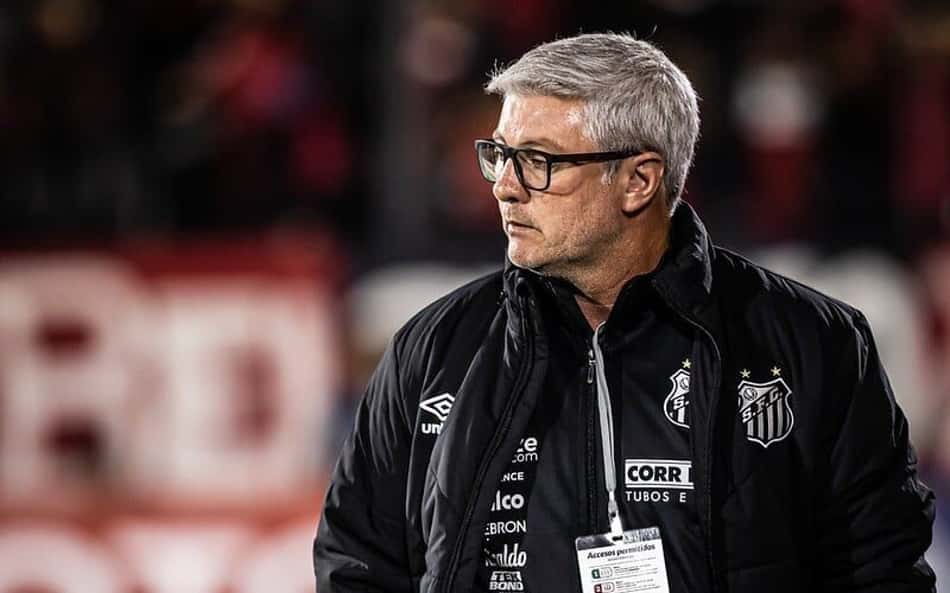 Odair Hellmann estuda poupar jogadores do Santos em compromisso da Sul-Americana
