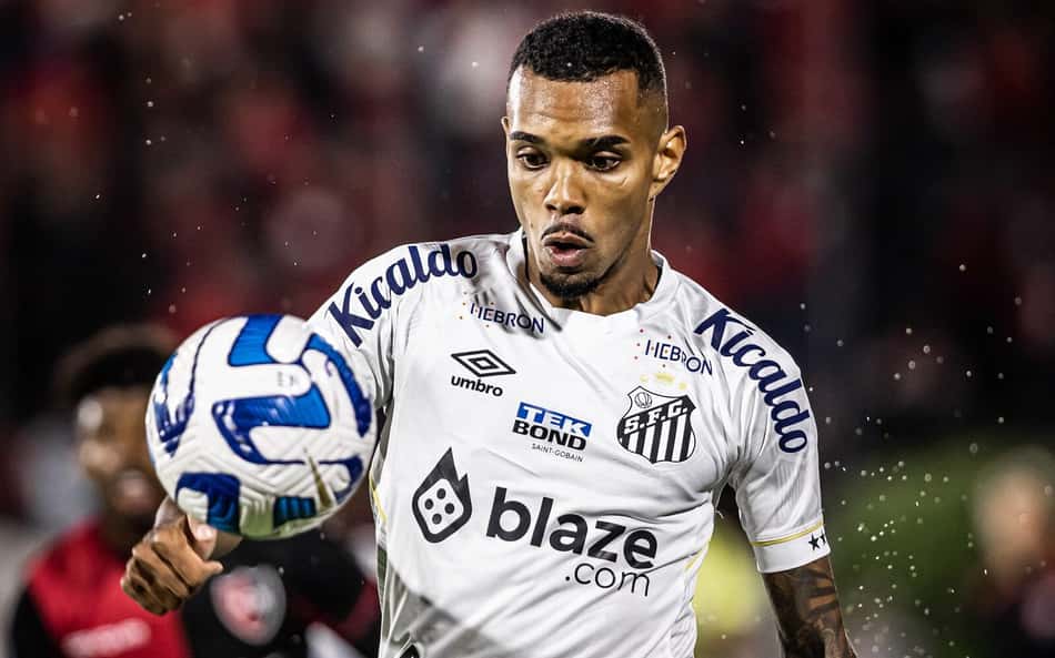 Lucas Pires exalta importância de jogo do Santos pela Sul-Americana: 'É uma final para nós'