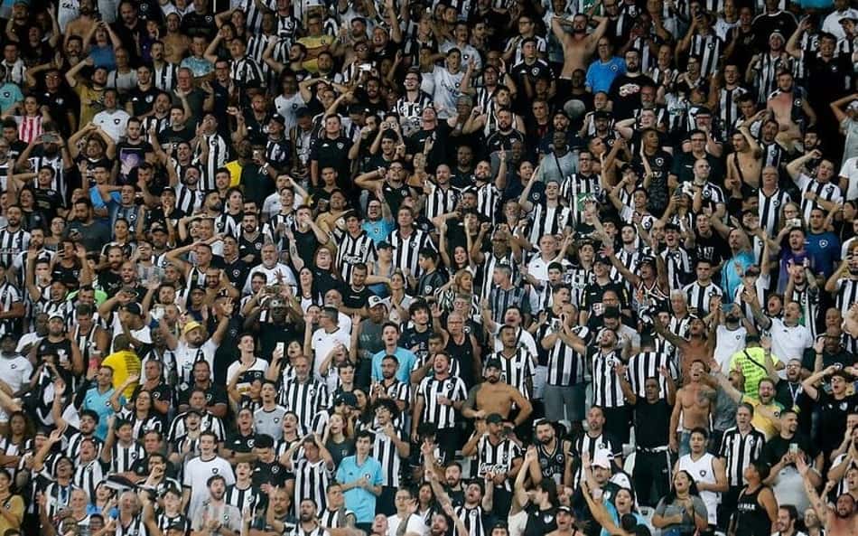 Botafogo: vai quem quer? Entenda possíveis motivos para a não lotação do Nilton Santos