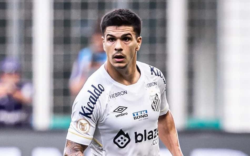 Com Rodrigo Fernández suspenso mais uma vez,  Santos tem novo problema para montar meio-campo contra o Bahia