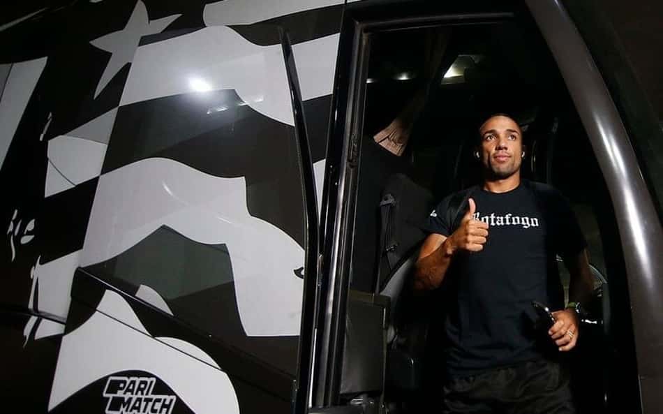 Com retorno de Marçal, Luís Castro indica equipe do Botafogo que enfrentará o Fluminense; veja a provável escalação!