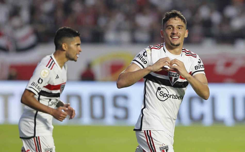 ANÁLISE: São Paulo evolui com nova formação de meio-campo, e coletivo vai ganhando consistência