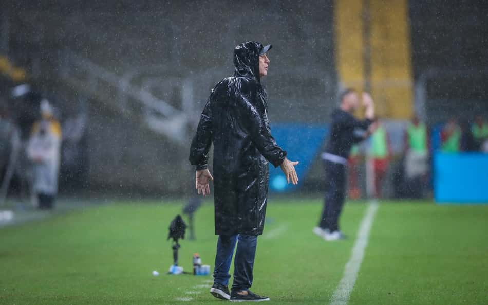 Renato Gaúcho cobra a diretoria do Grêmio e pede reforços