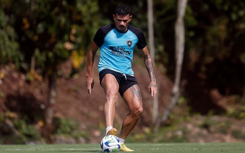 Com Janderson e Carlos Alberto, Botafogo divulga relacionados para duelo com o Corinthians