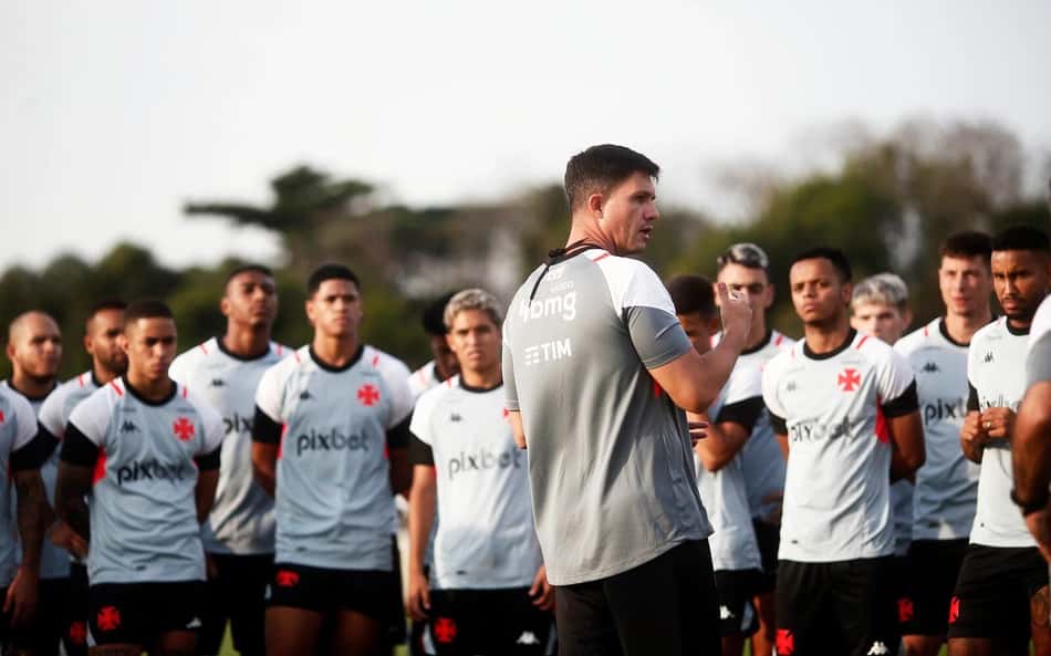 Barbieri pede desculpas por fala polêmica dita após derrota do Vasco