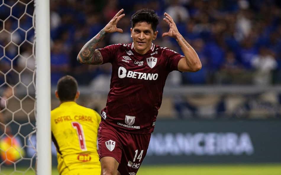 Cano 'repete' comemoração de Assis em vitória do Fluminense sobre o Cruzeiro; veja e relembre