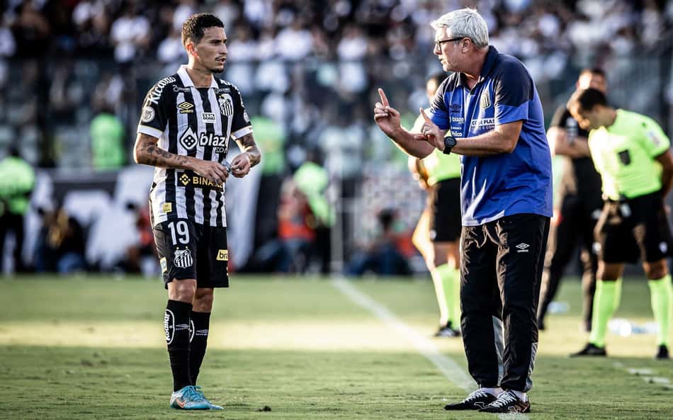 Odair Hellmann diz que Santos foi 'exemplar' e afirma que o Vasco 'não criou muitos problemas'