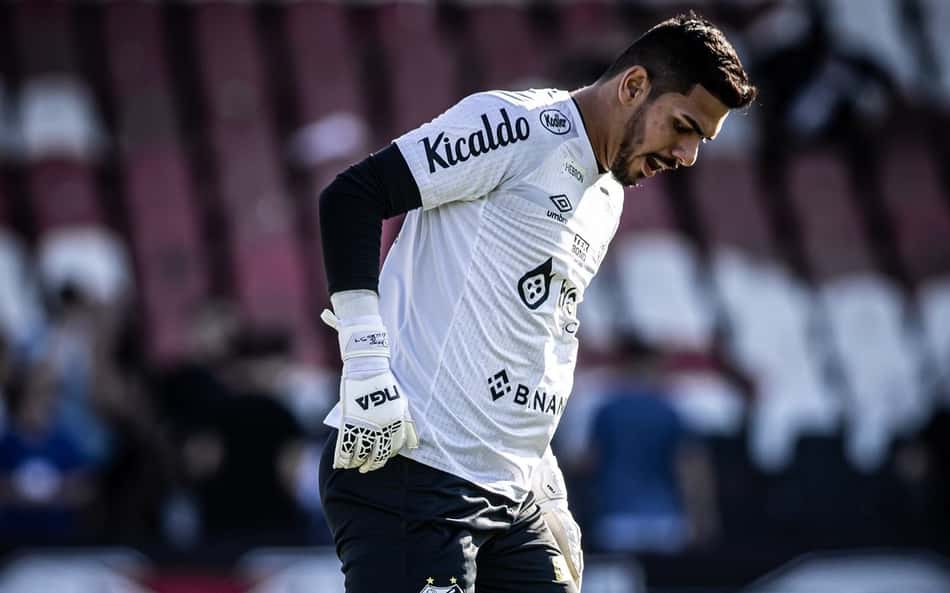 João Paulo enaltece nova partida em que o Santos não sofre gols e elogia vitória 'maravilhosa' sobre o Vasco
