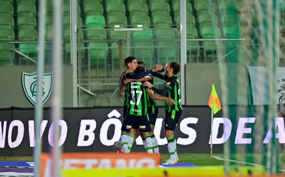 América-MG joga melhor, bate o Fortaleza e vence a primeira no Brasileirão